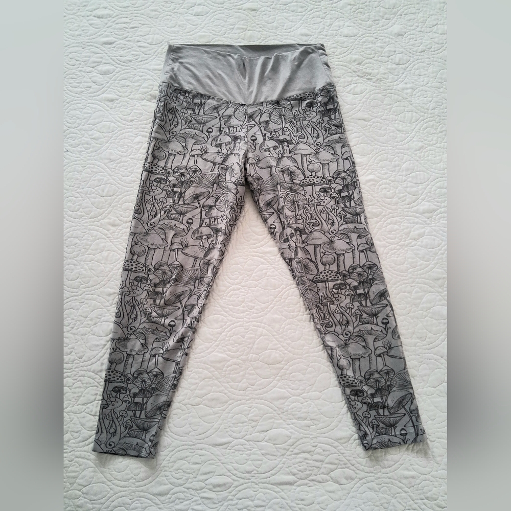 Lakhay Gray and Black Goblincore Boho Crop Soft Legging